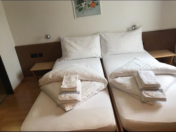 Hotel & Restaurant Stadthof Glarus Extérieur photo